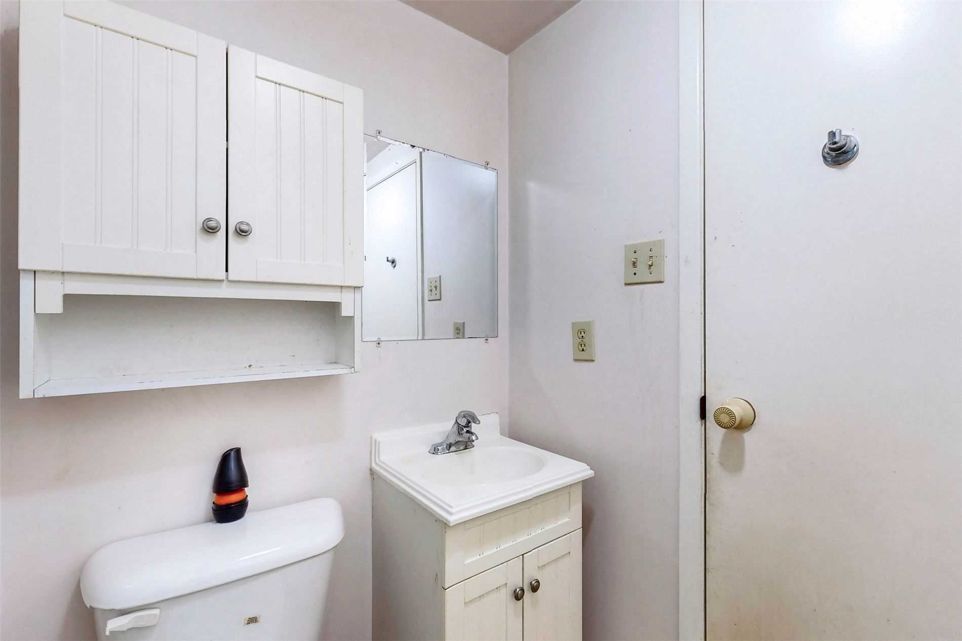 647 Capilano Crescent