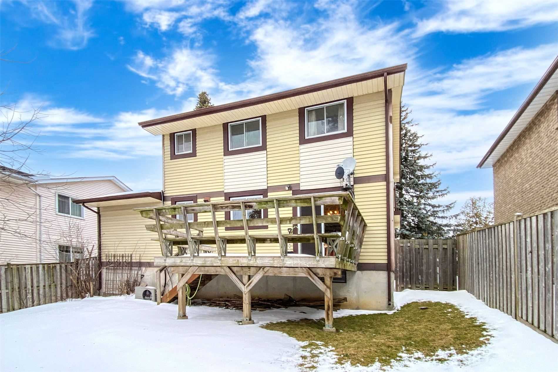 647 Capilano Crescent