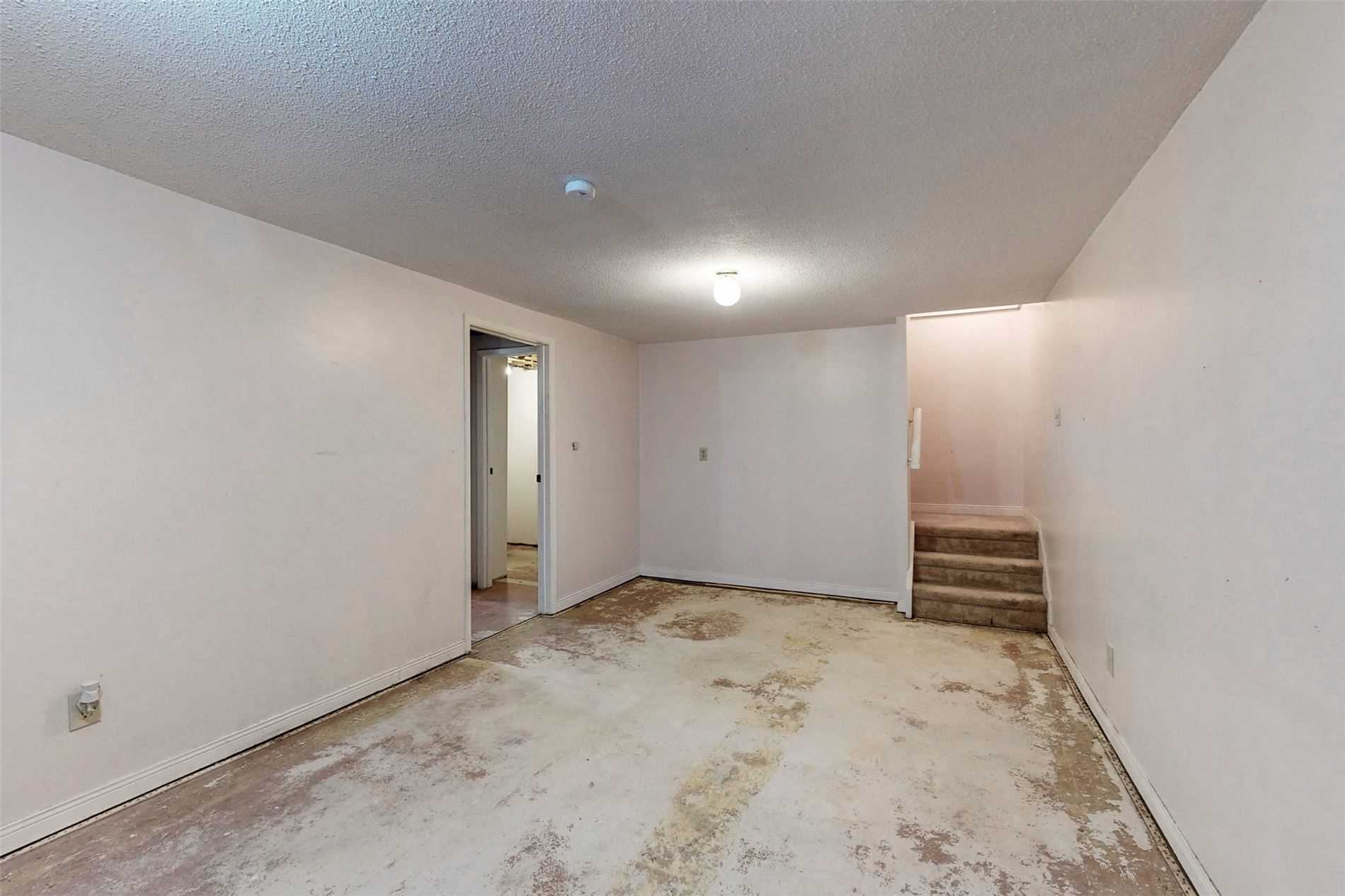 647 Capilano Crescent