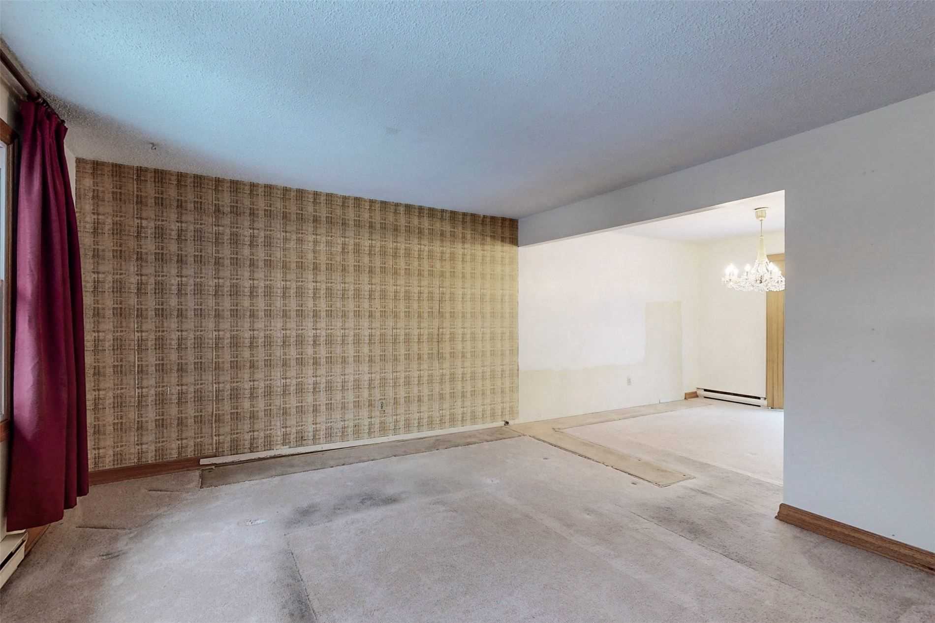 647 Capilano Crescent