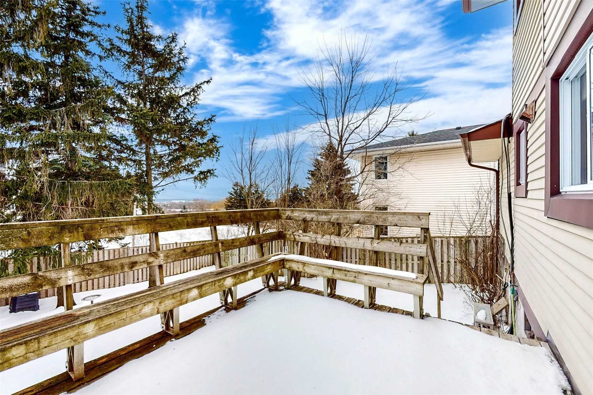 647 Capilano Crescent