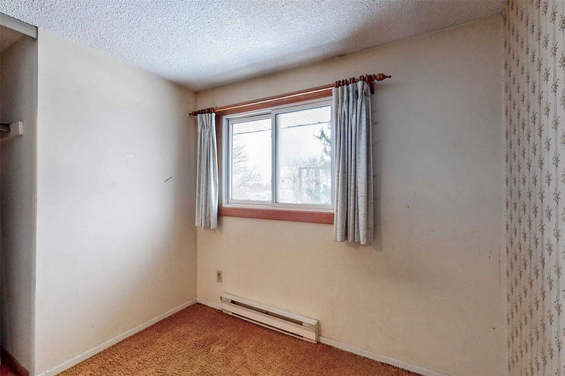 647 Capilano Crescent