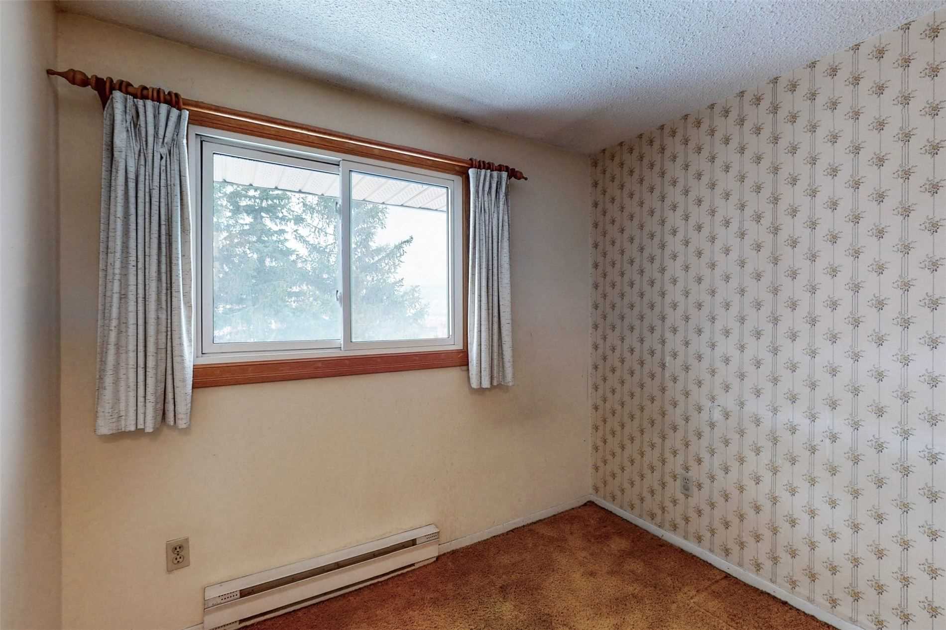 647 Capilano Crescent