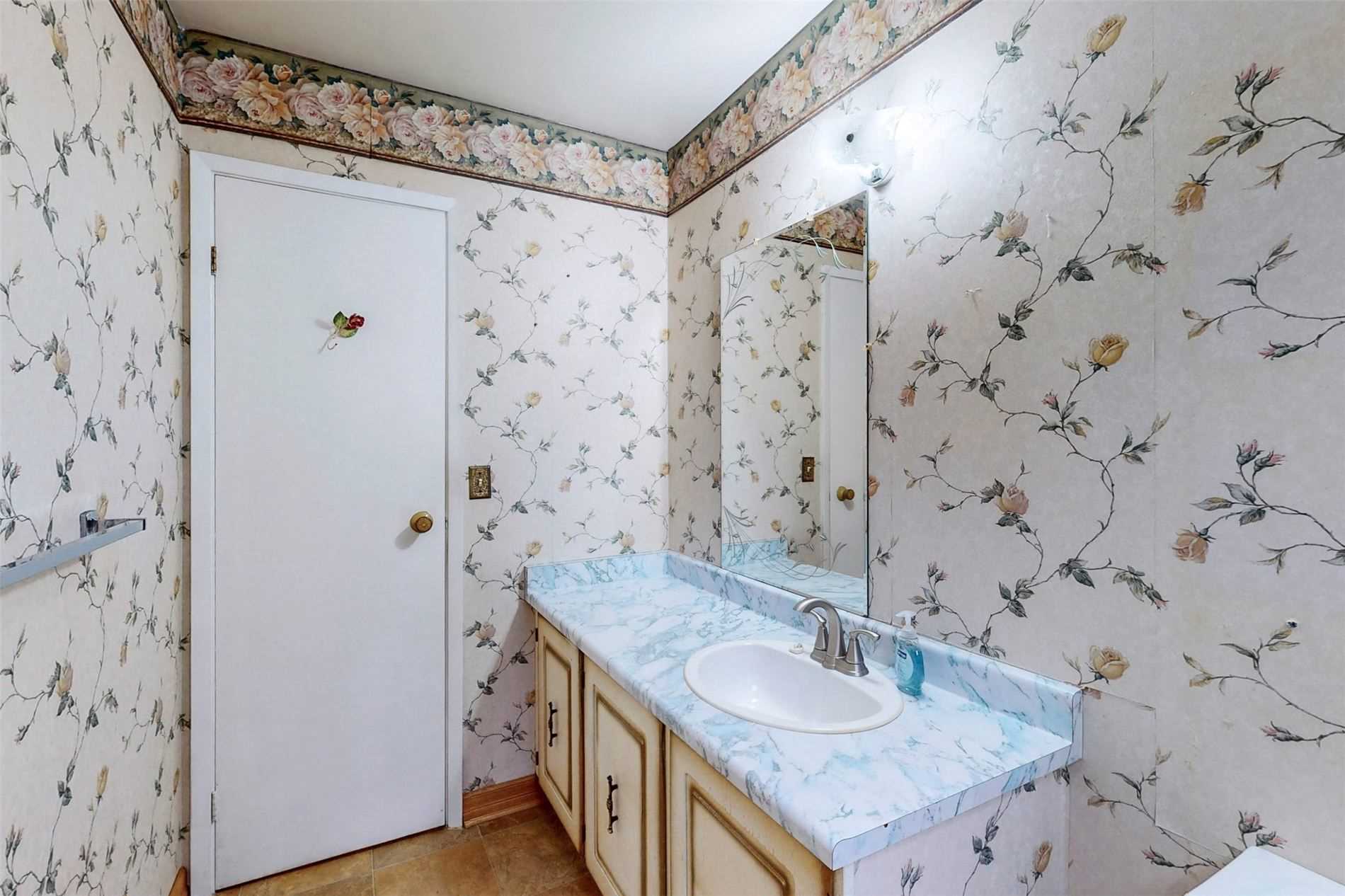 647 Capilano Crescent
