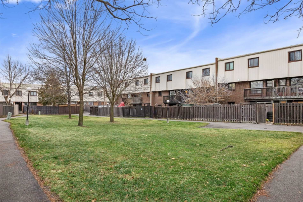 1100 Oxford St, Oshawa