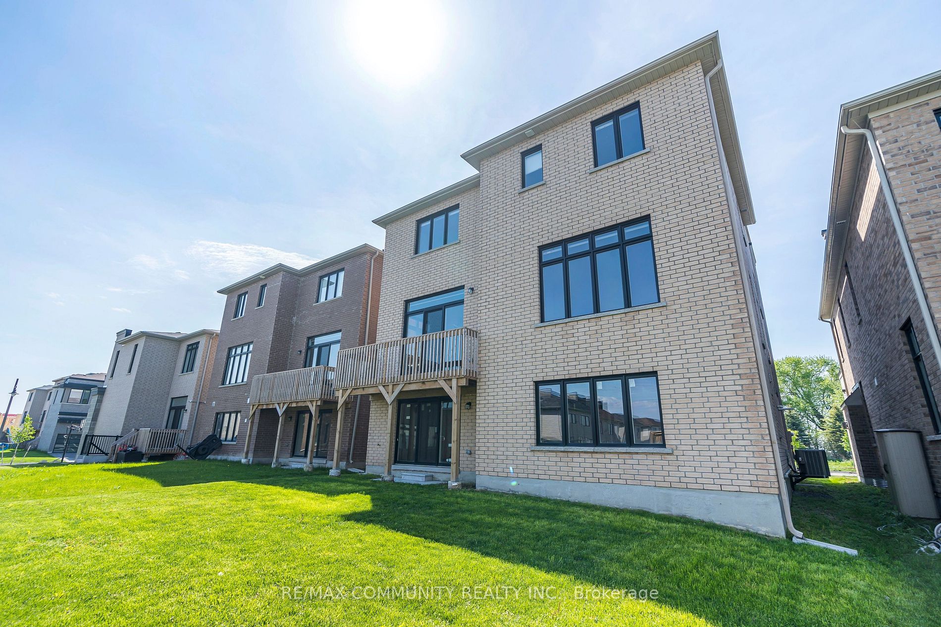 215 Port Darlington Rd