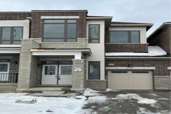 102 Ogston Cres, Whitby