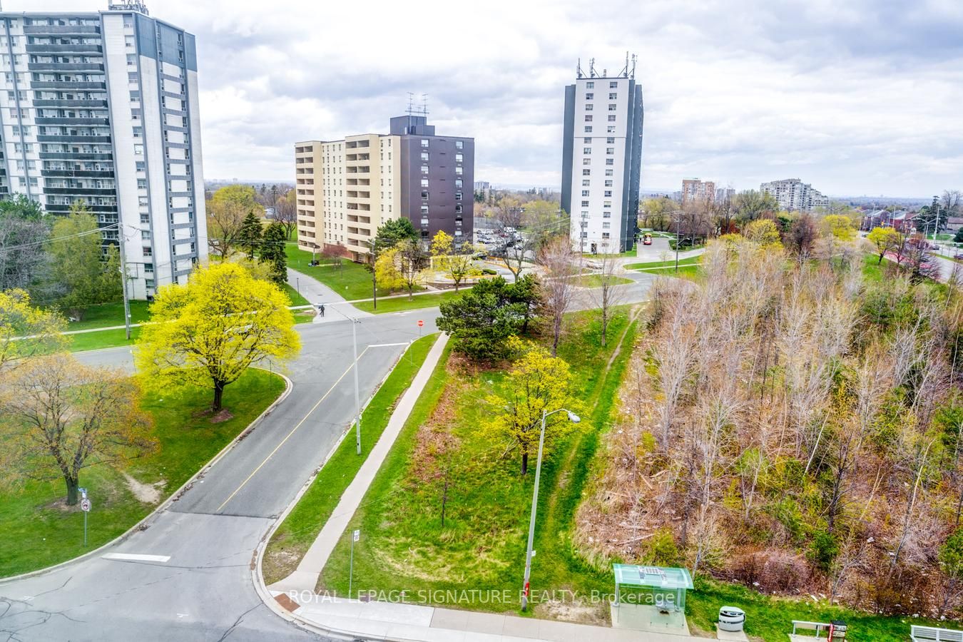 3233 Eglinton Avenue E #802