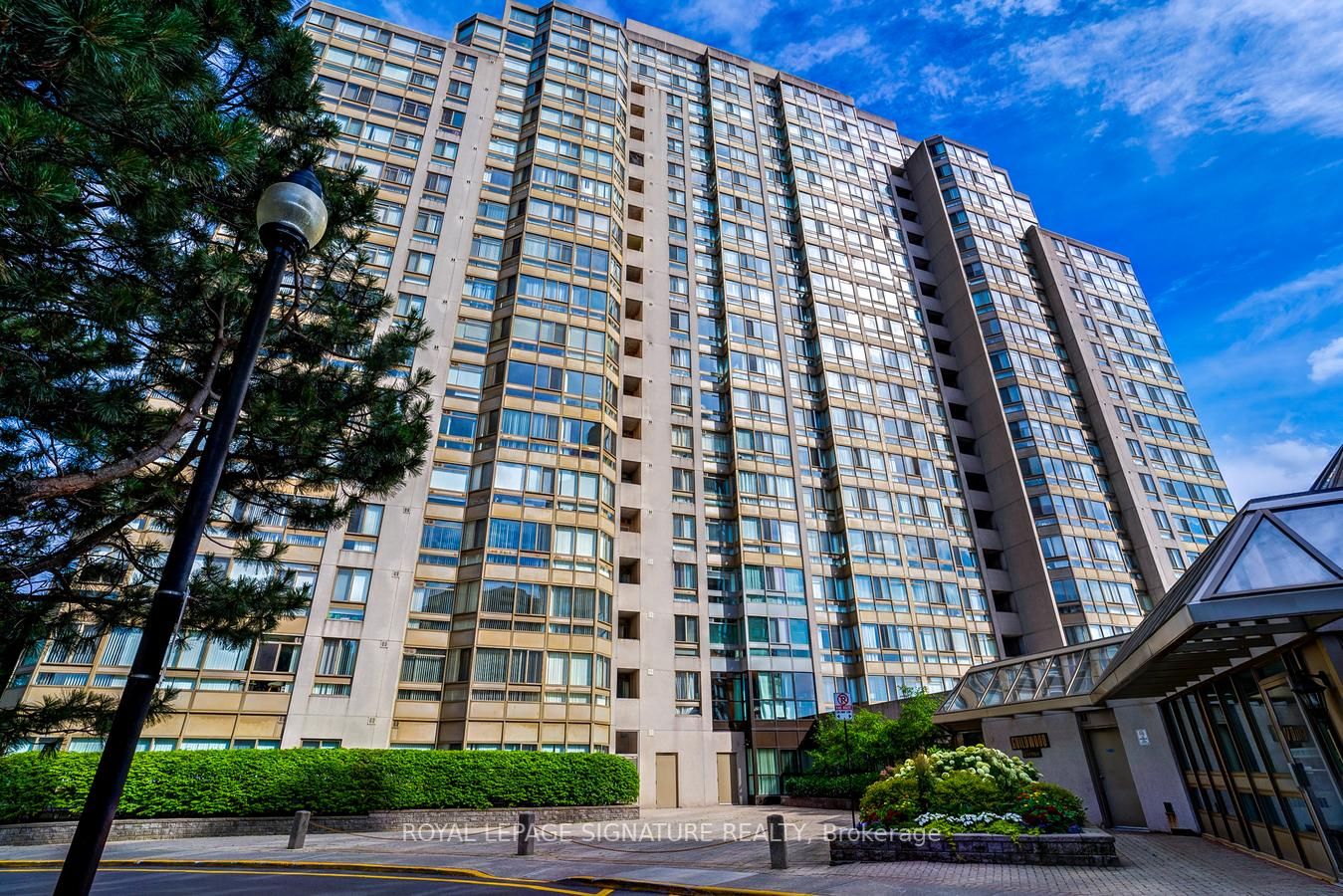 3233 Eglinton Avenue E #802