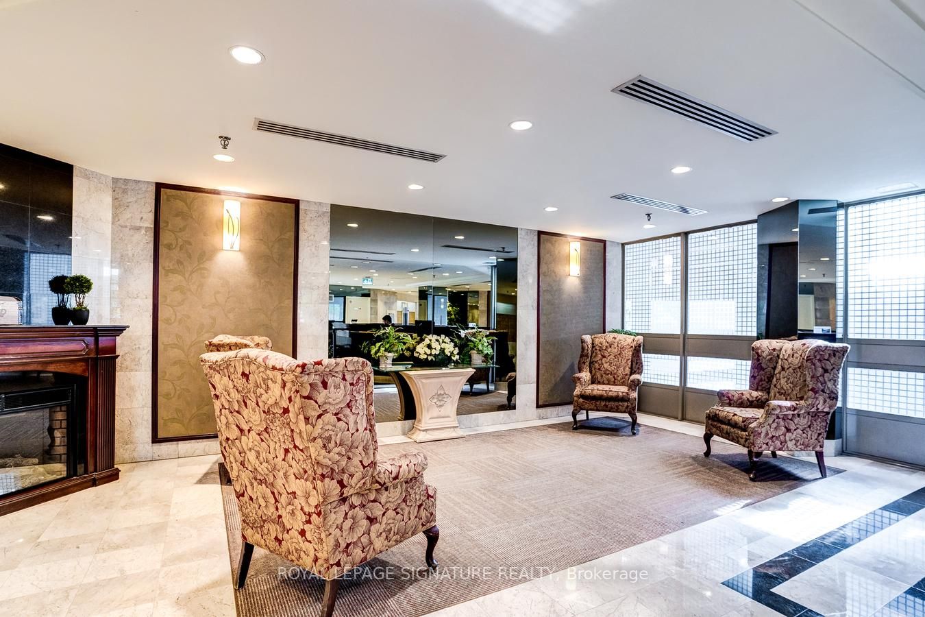 3233 Eglinton Avenue E #802