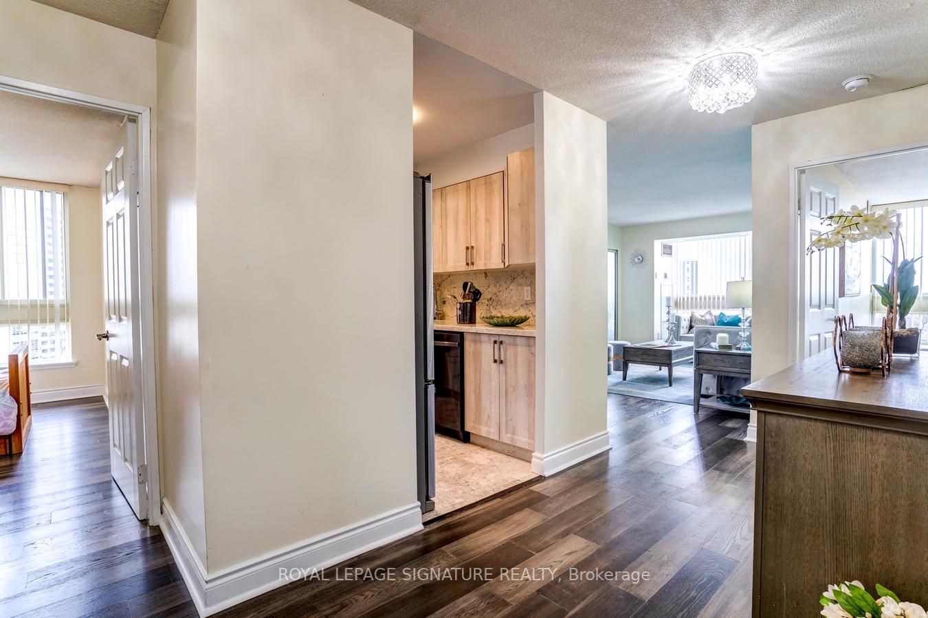 3233 Eglinton Avenue E #802