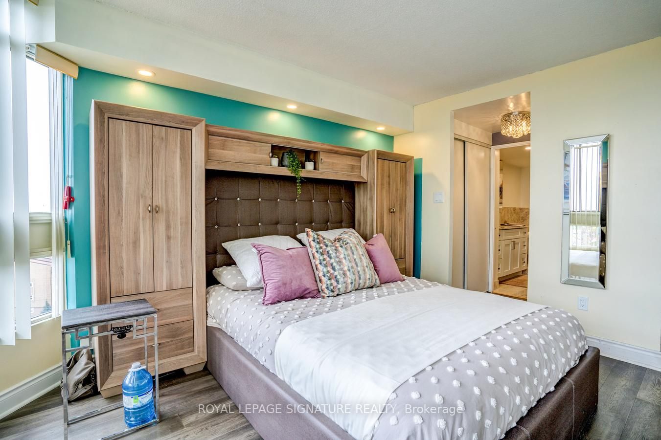 3233 Eglinton Avenue E #802