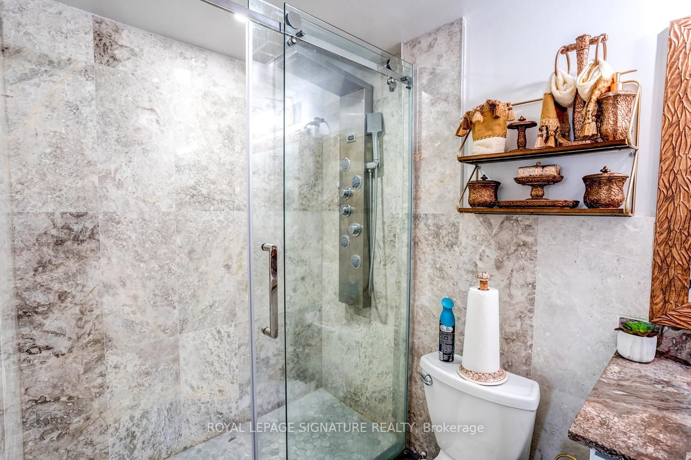 3233 Eglinton Avenue E #802