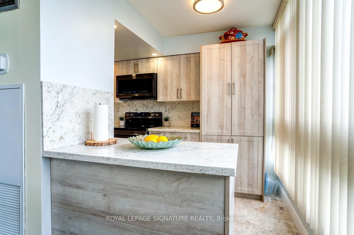3233 Eglinton Avenue E #802