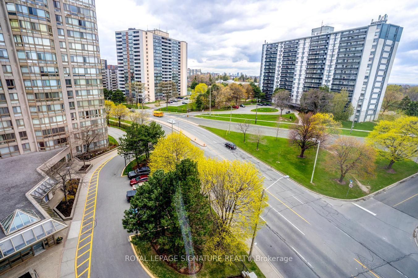 3233 Eglinton Avenue E #802