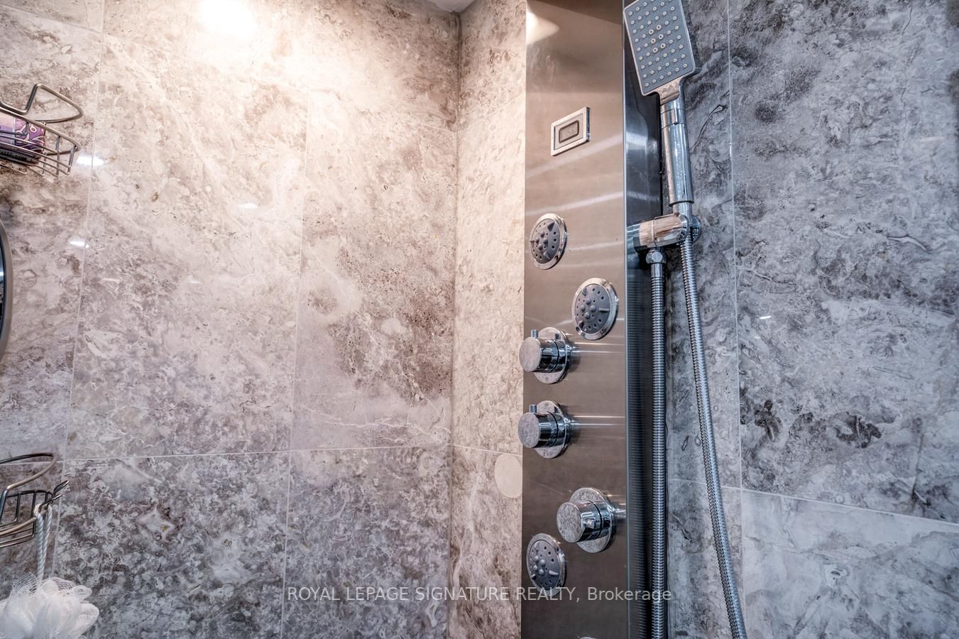 3233 Eglinton Avenue E #802