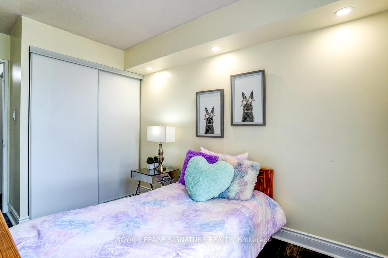 3233 Eglinton Avenue E #802