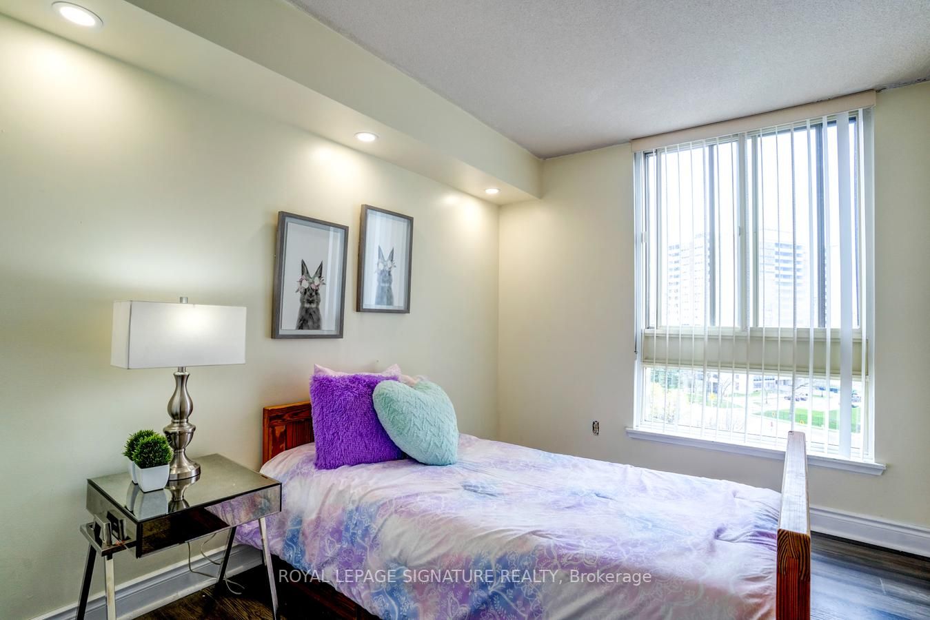 3233 Eglinton Avenue E #802