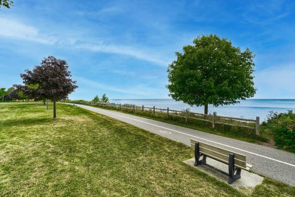 16 Bellerive Lane, Ajax