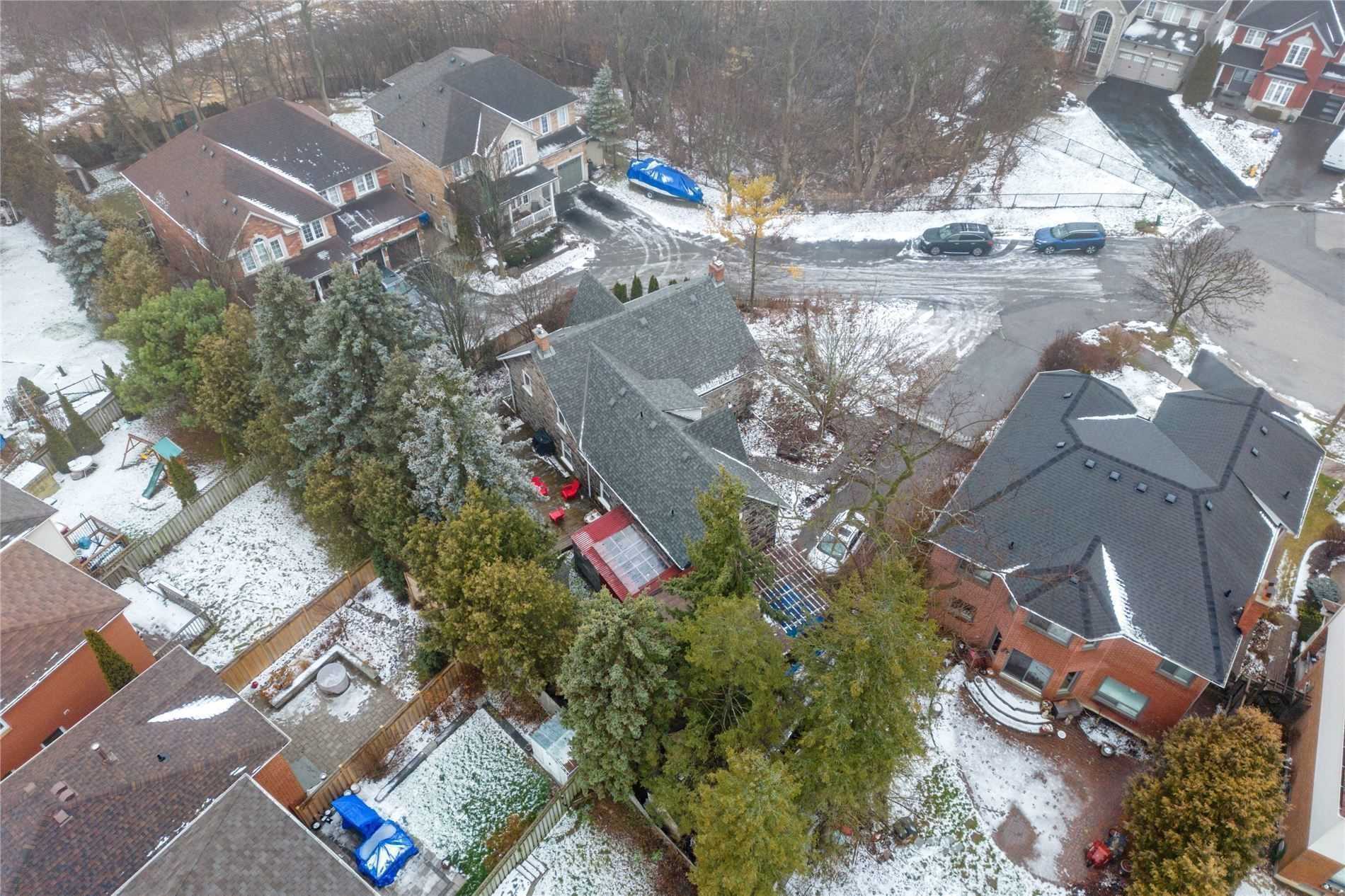 2319 Wildwood Cres