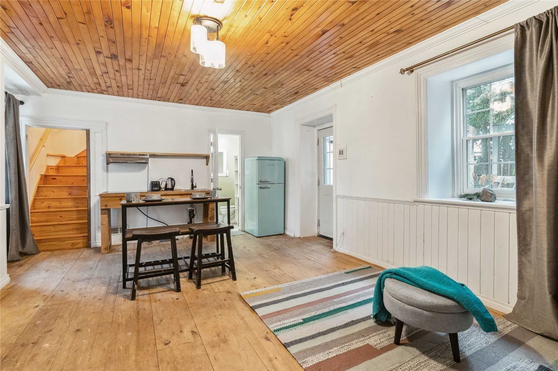 2319 Wildwood Cres