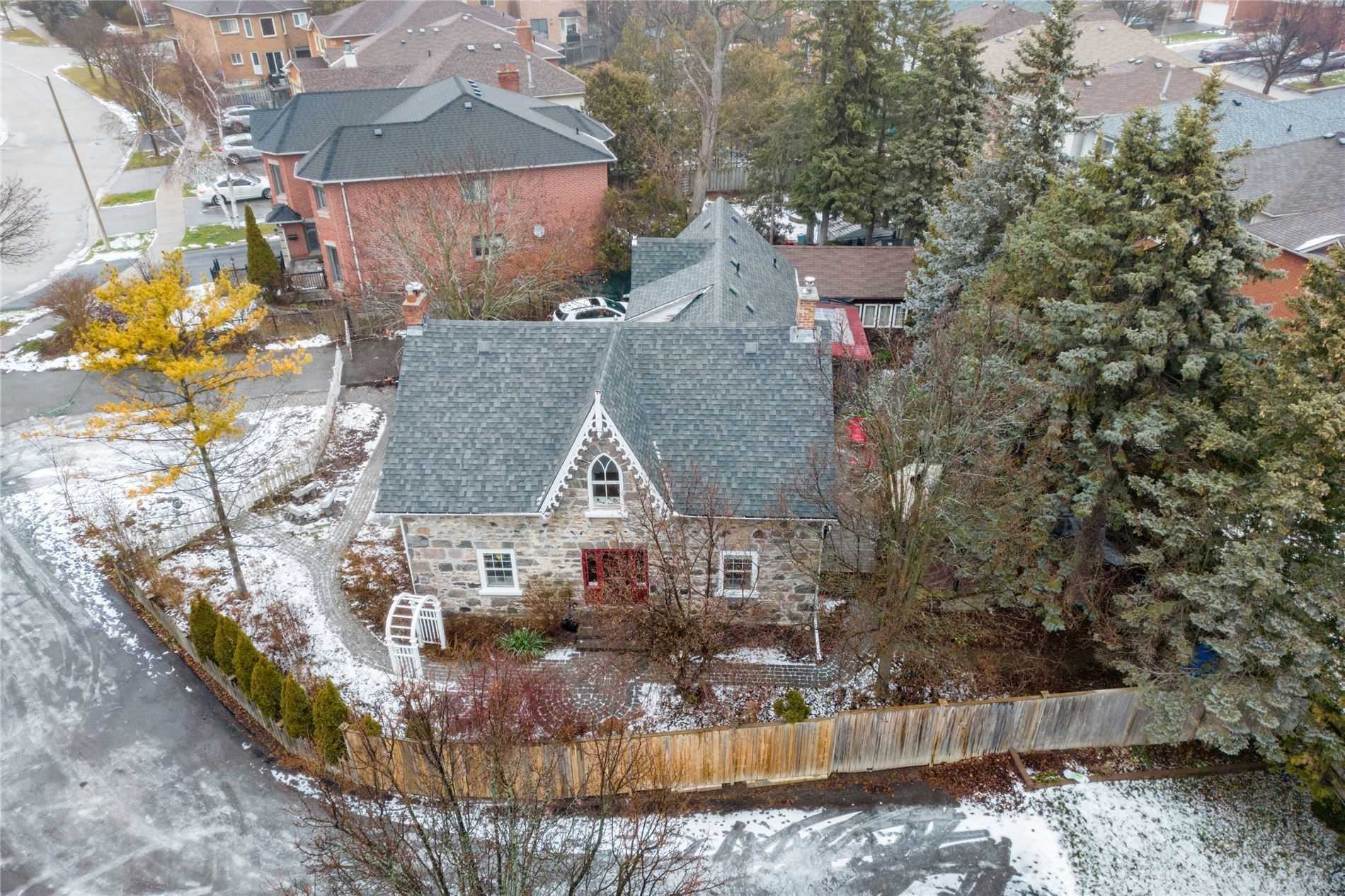 2319 Wildwood Cres