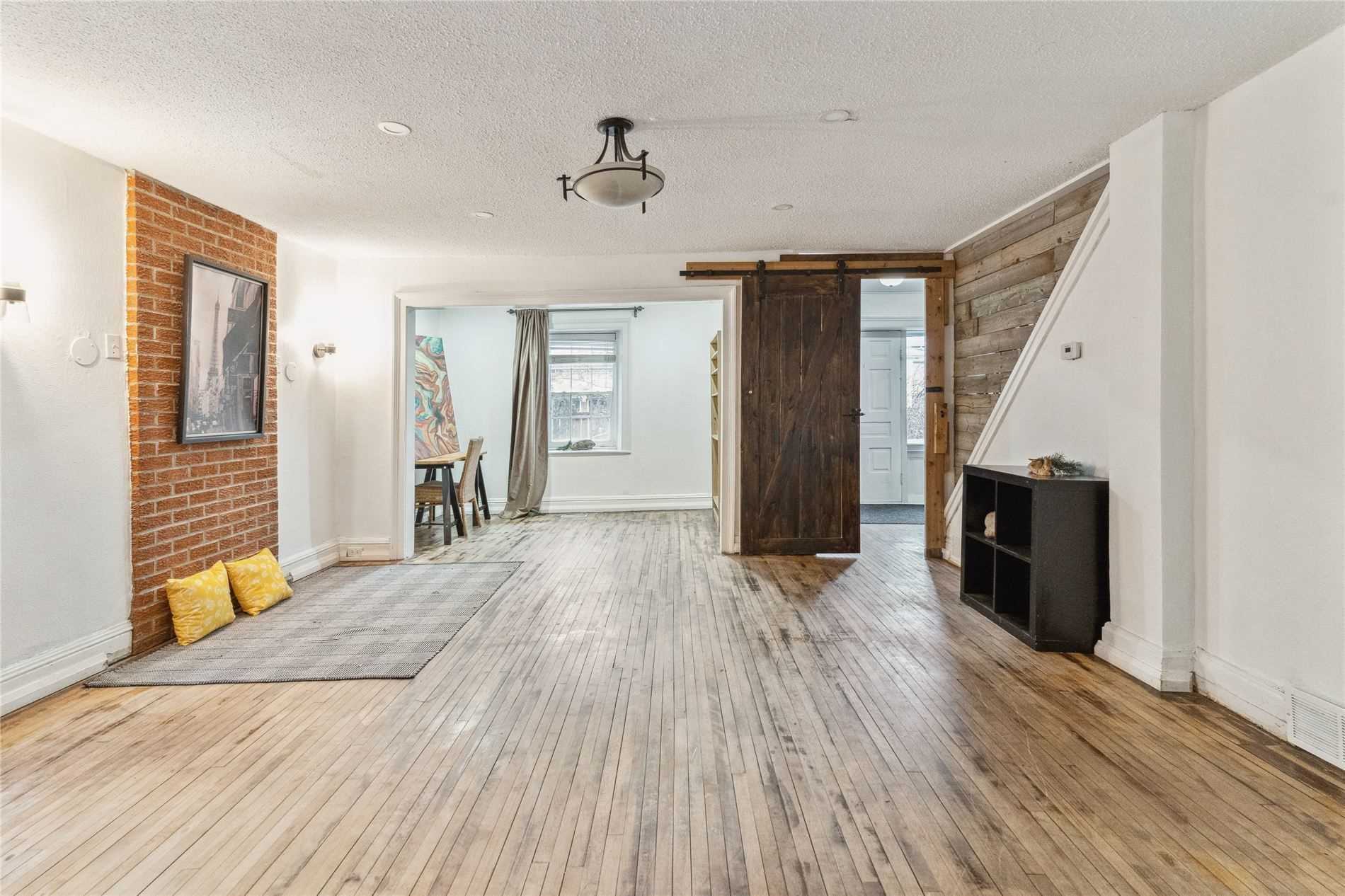 2319 Wildwood Cres