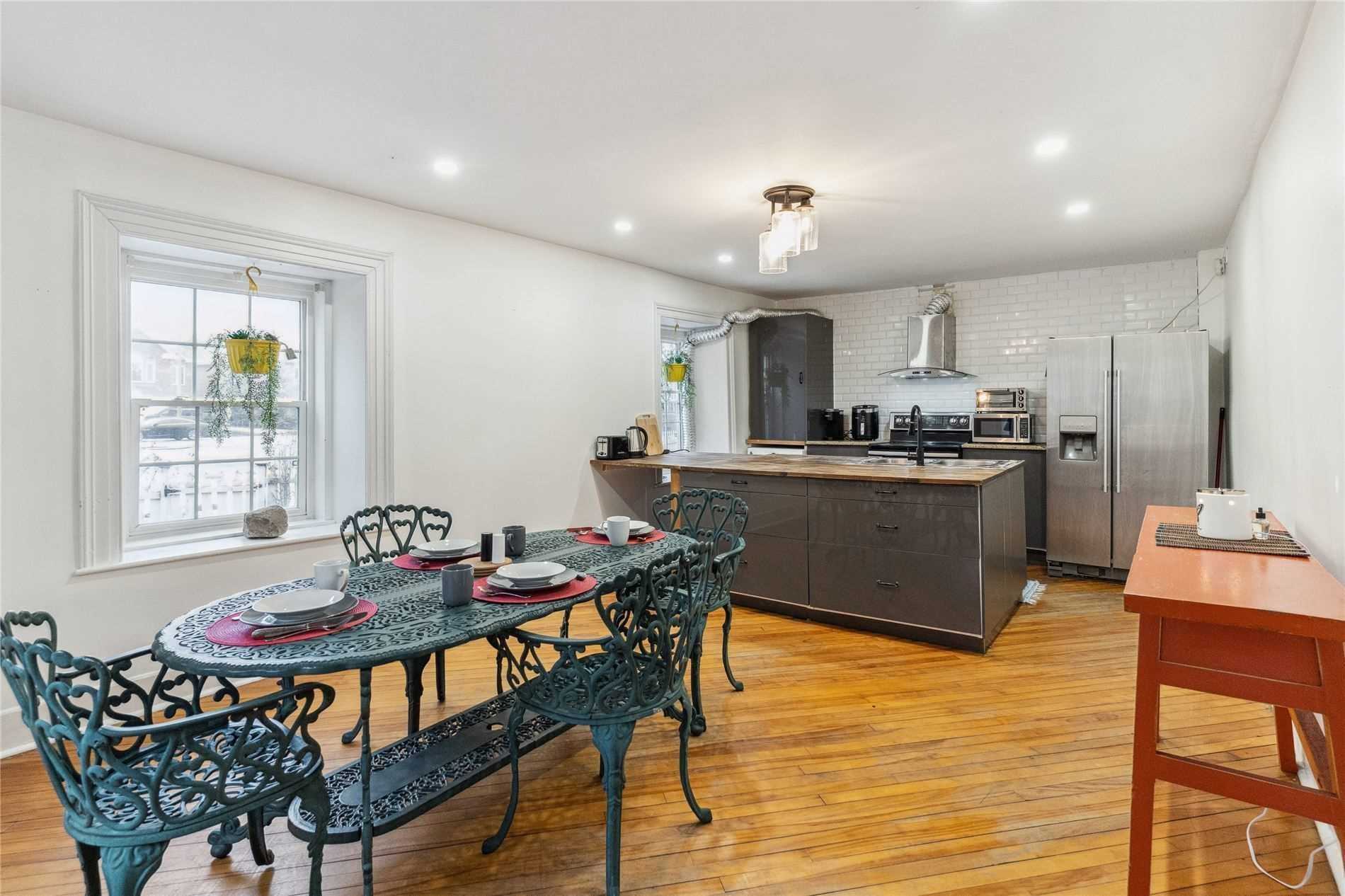 2319 Wildwood Cres