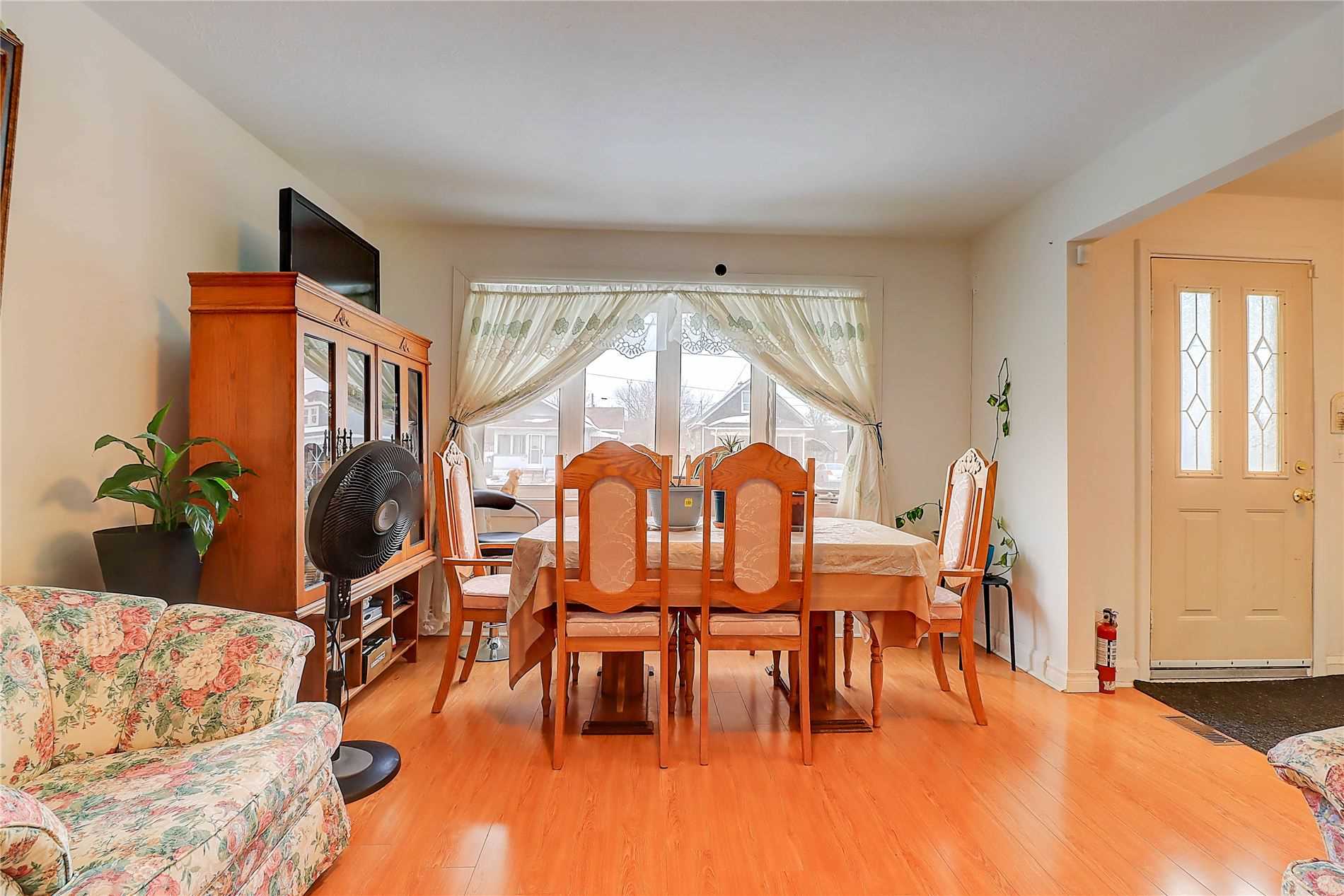 287 Bloor St
