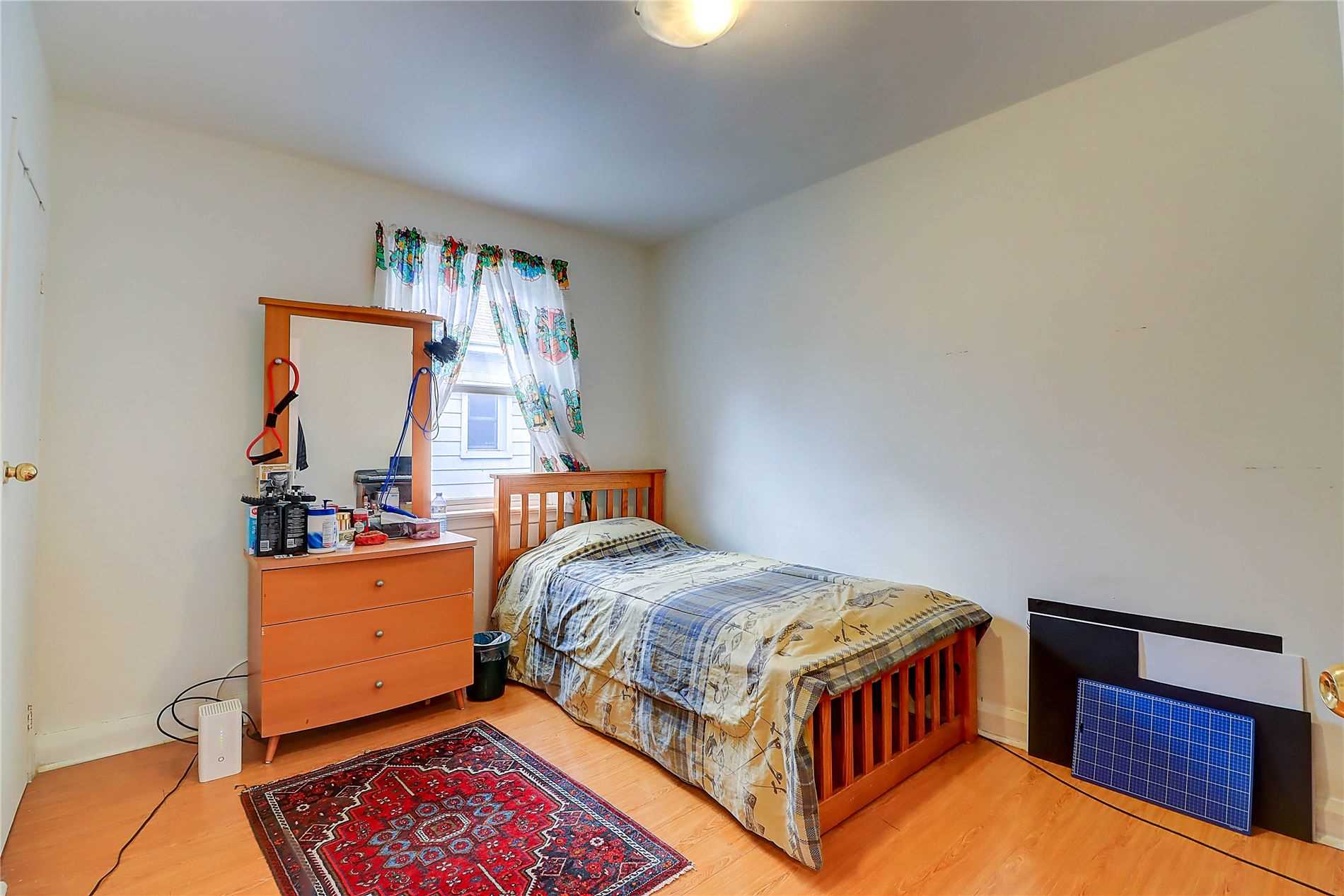 287 Bloor St