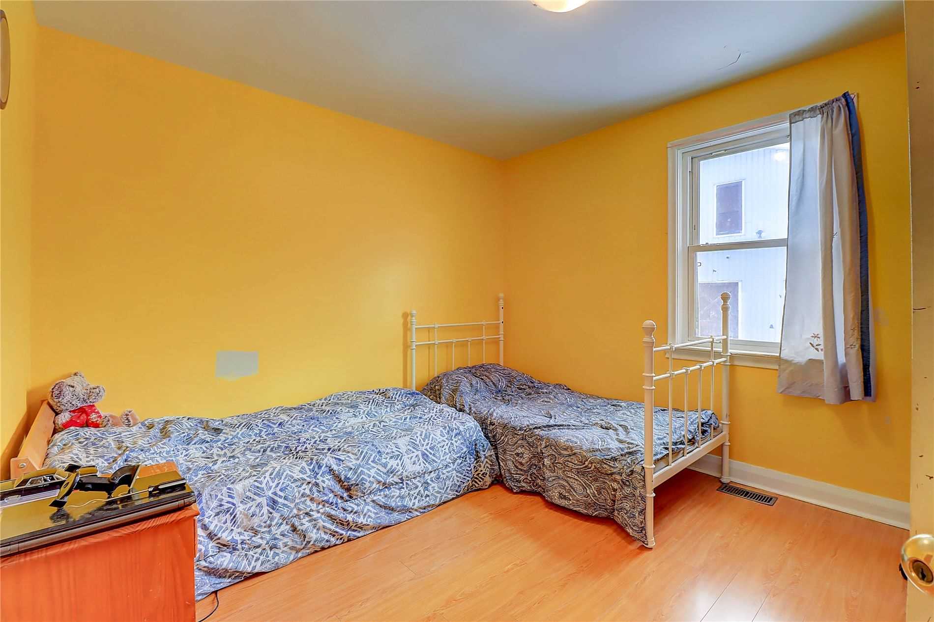 287 Bloor St