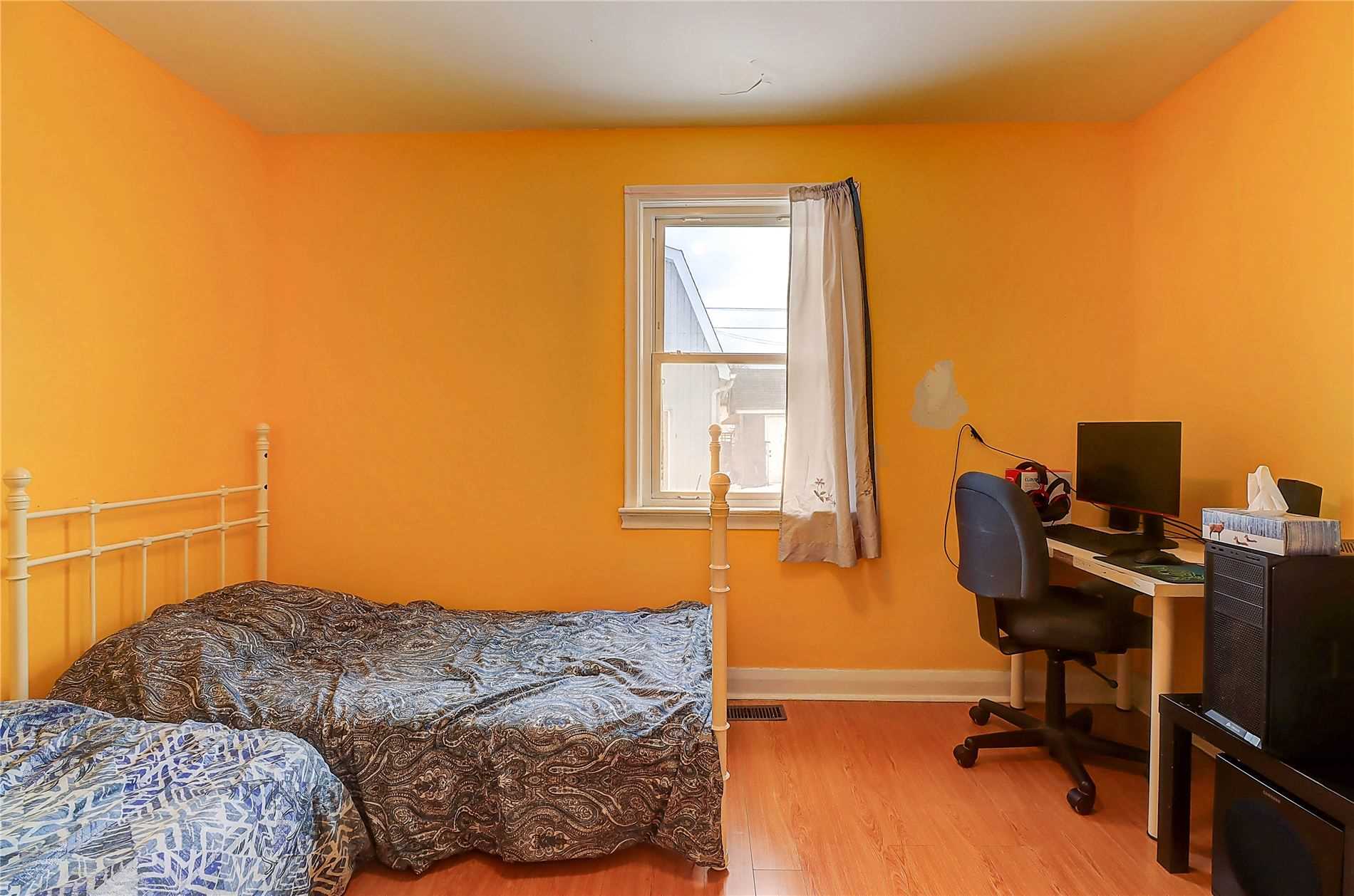 287 Bloor St
