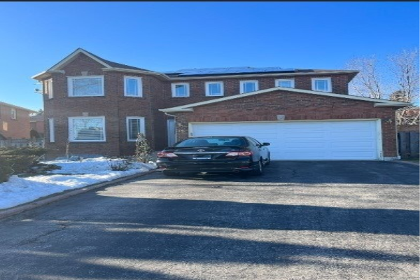 12 Lismer Dr, Whitby