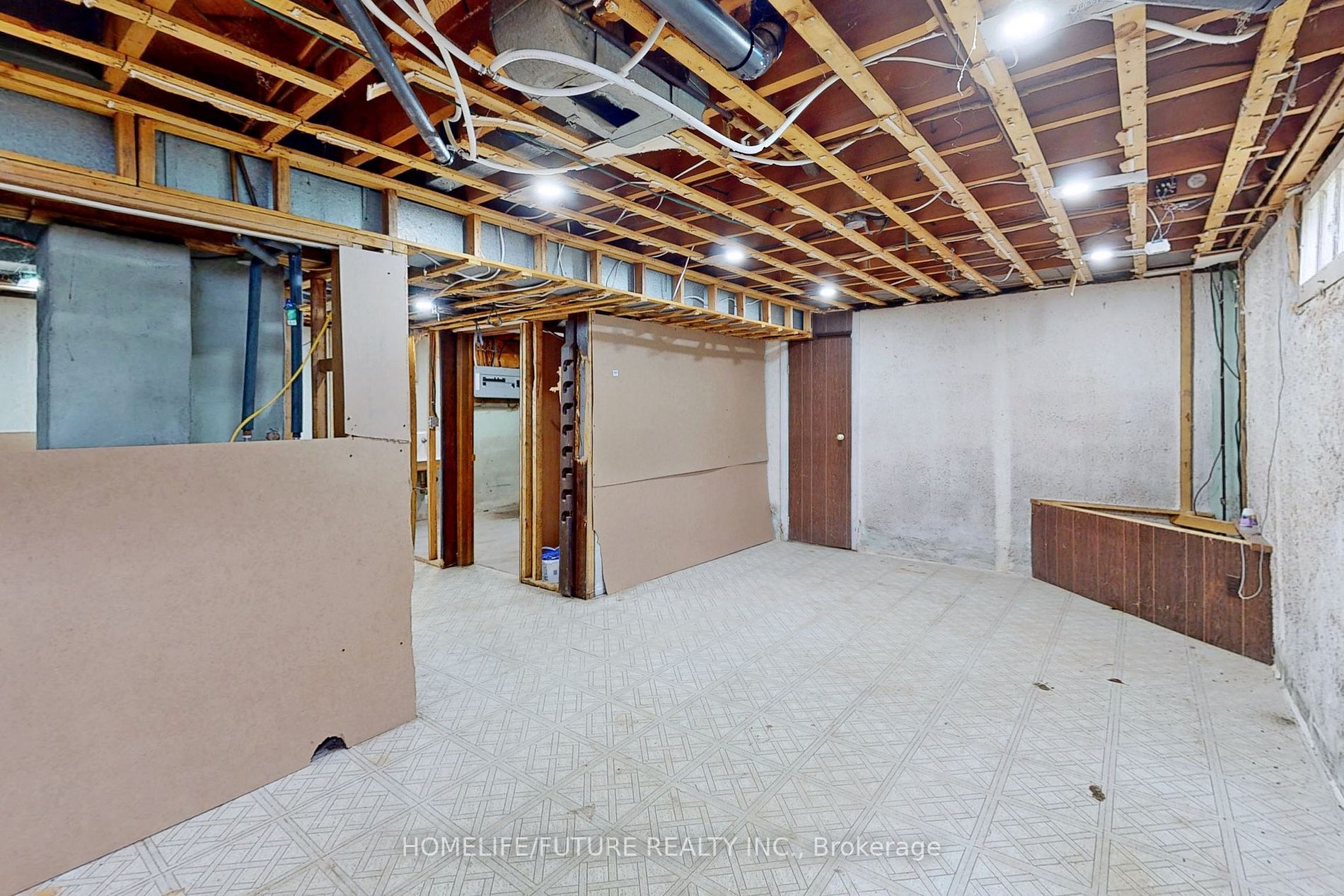 1496 Simcoe Street N