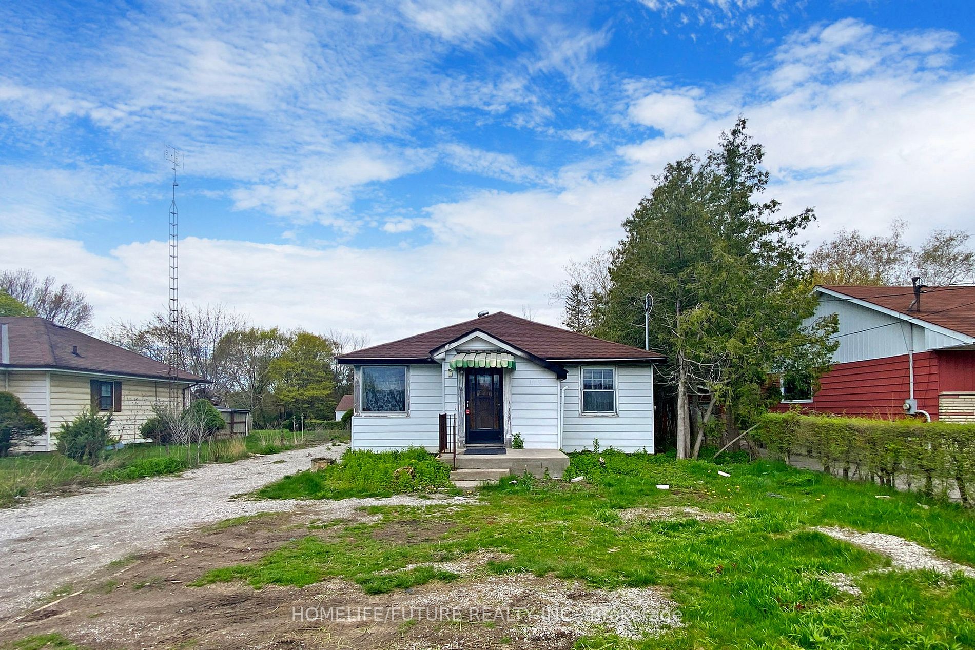 1496 Simcoe Street N
