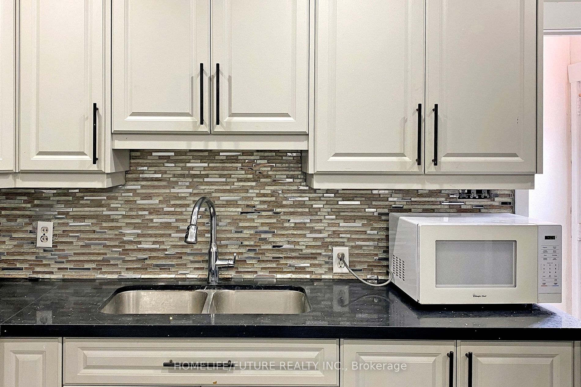 1496 Simcoe Street N