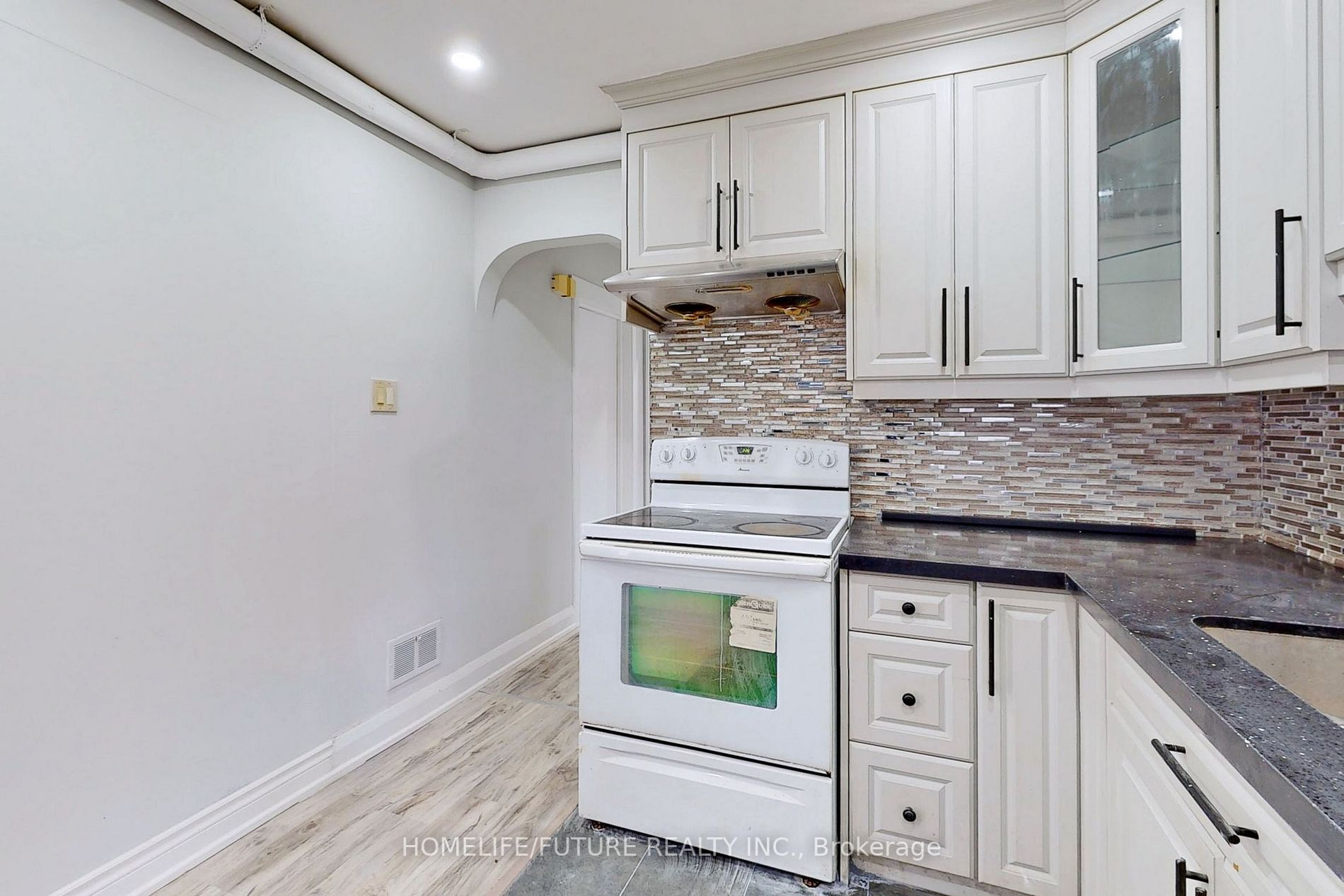 1496 Simcoe Street N
