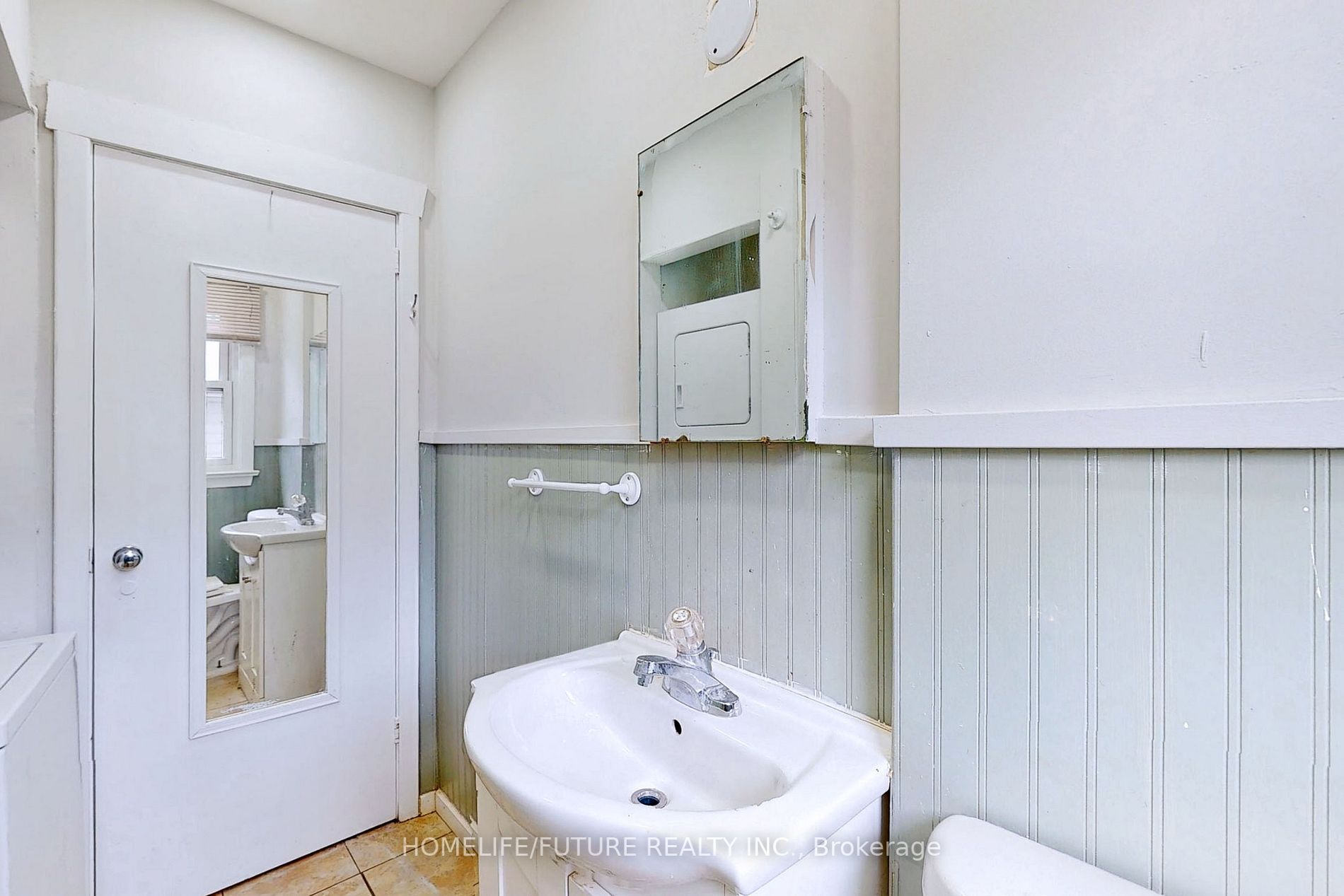 1496 Simcoe Street N