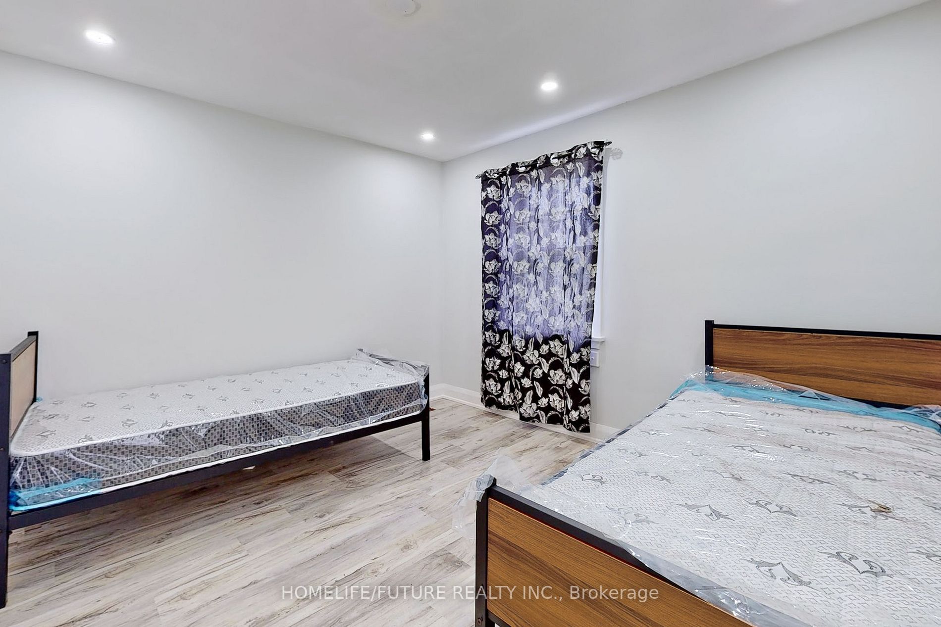 1496 Simcoe Street N