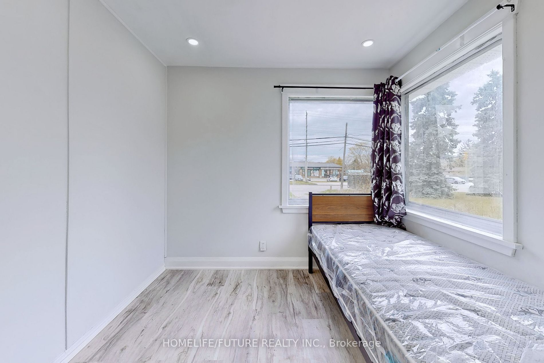 1496 Simcoe Street N