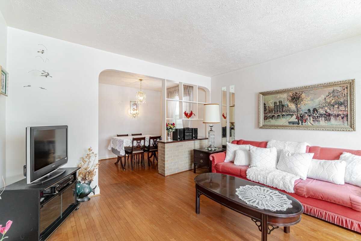 102 Central Park Boulevard S