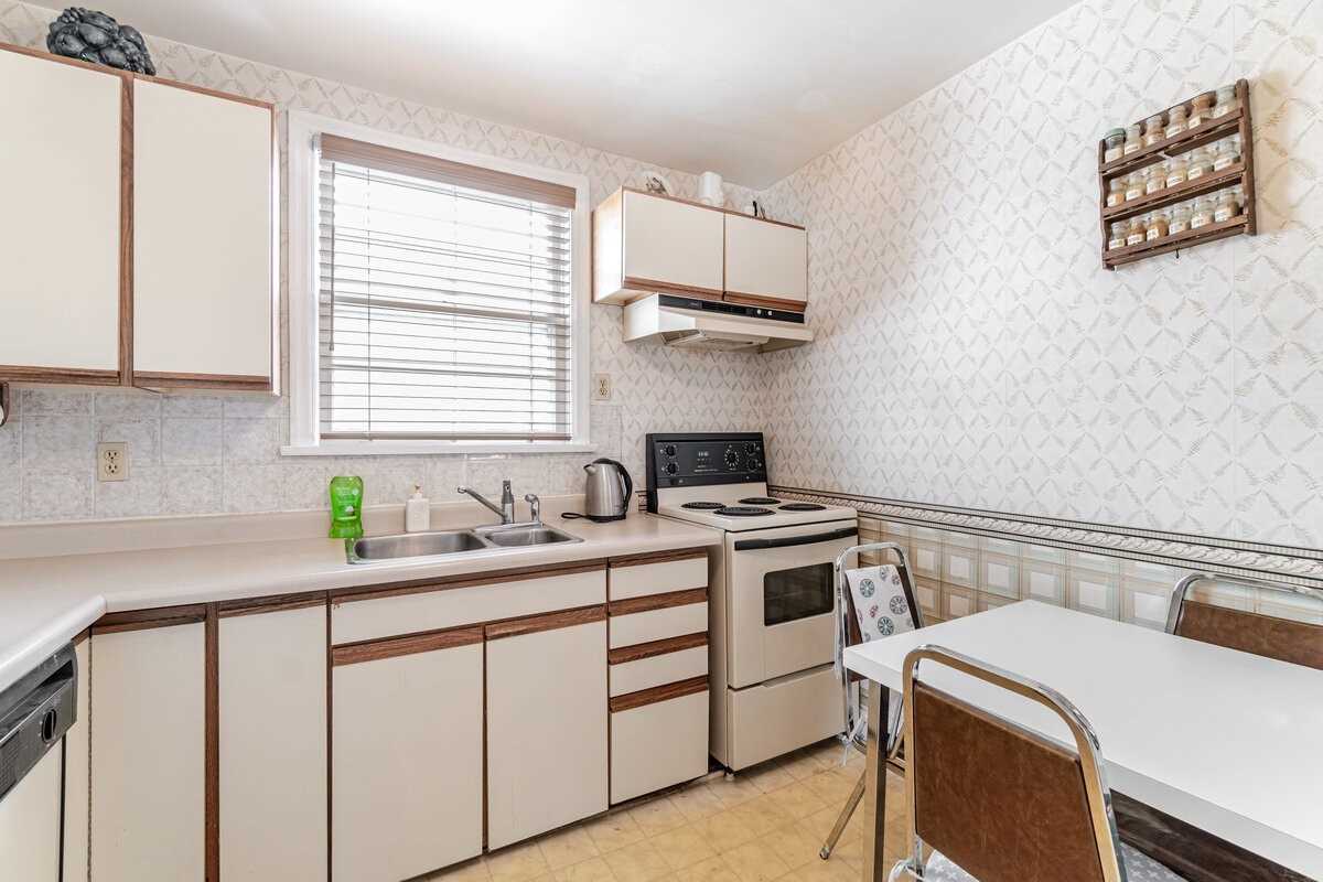 102 Central Park Boulevard S