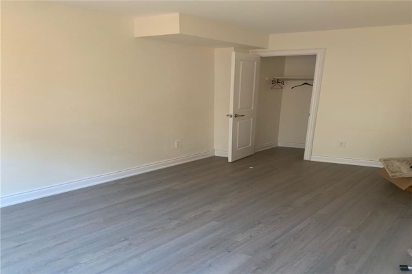 2222 Sunflower Rd, Pickering