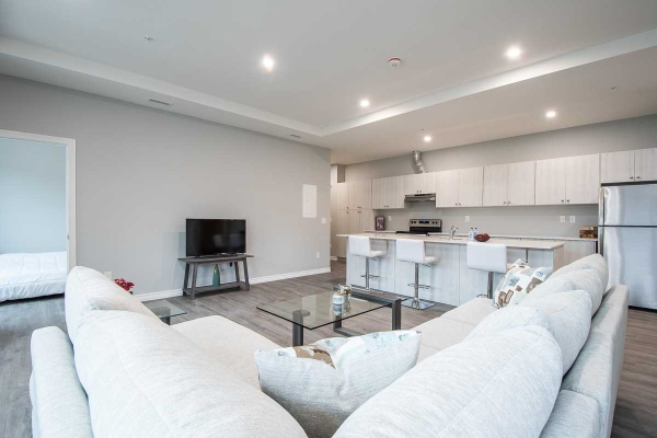 513 Dundas St E, Whitby