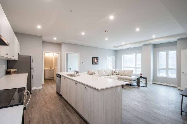 513 Dundas St E, Whitby