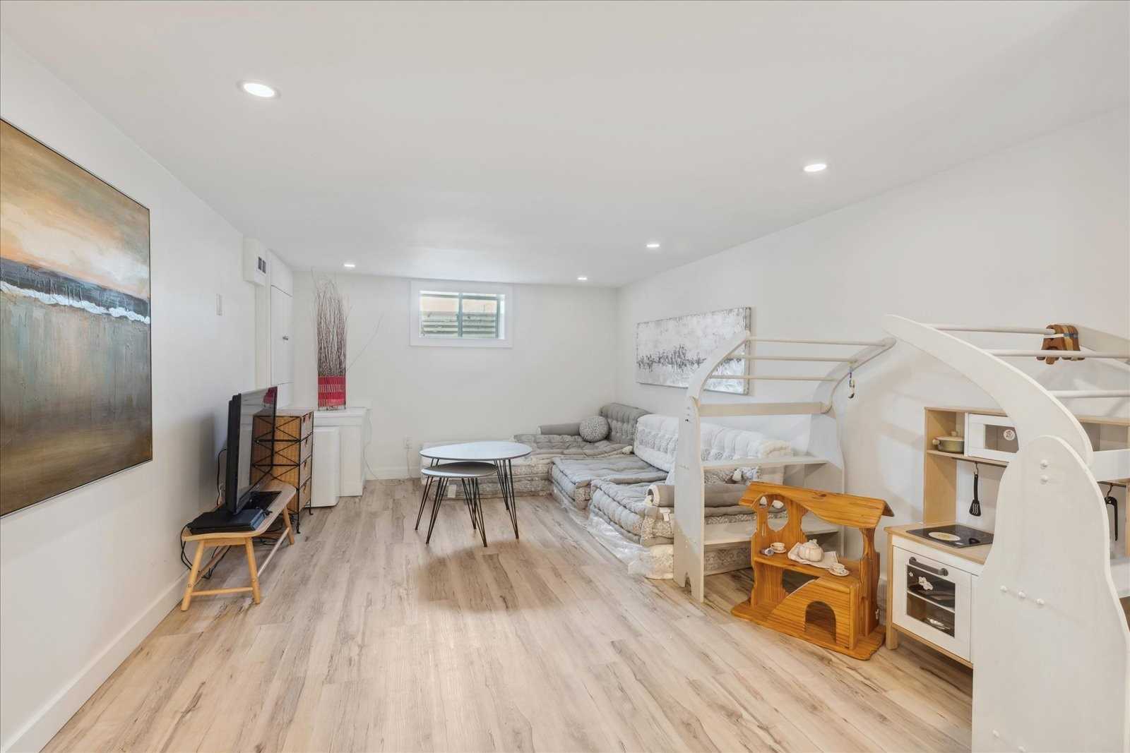 745 Marksbury Rd