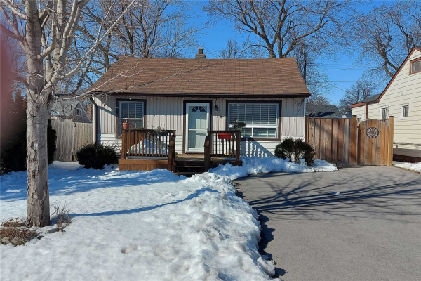 16 Queen St, Ajax