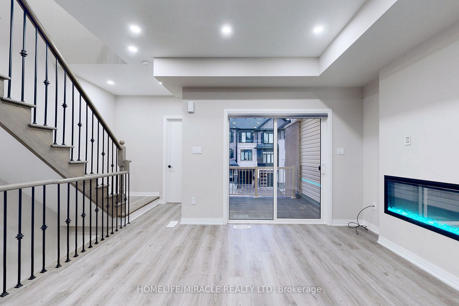 6 Ambereen Place
