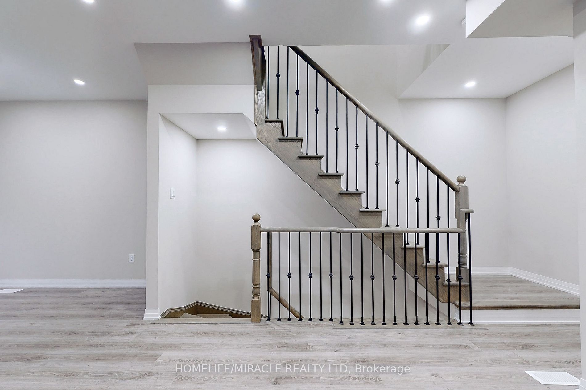 6 Ambereen Place