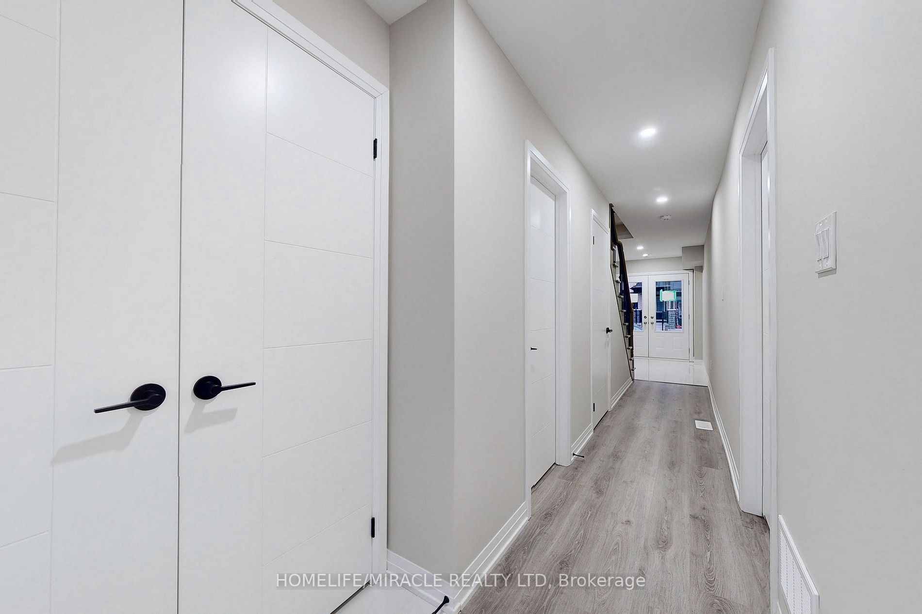 6 Ambereen Place